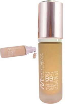 فاونديشن سائل بتركيبة مرطبة ومطفية لمظهر طبيعي ومشرق